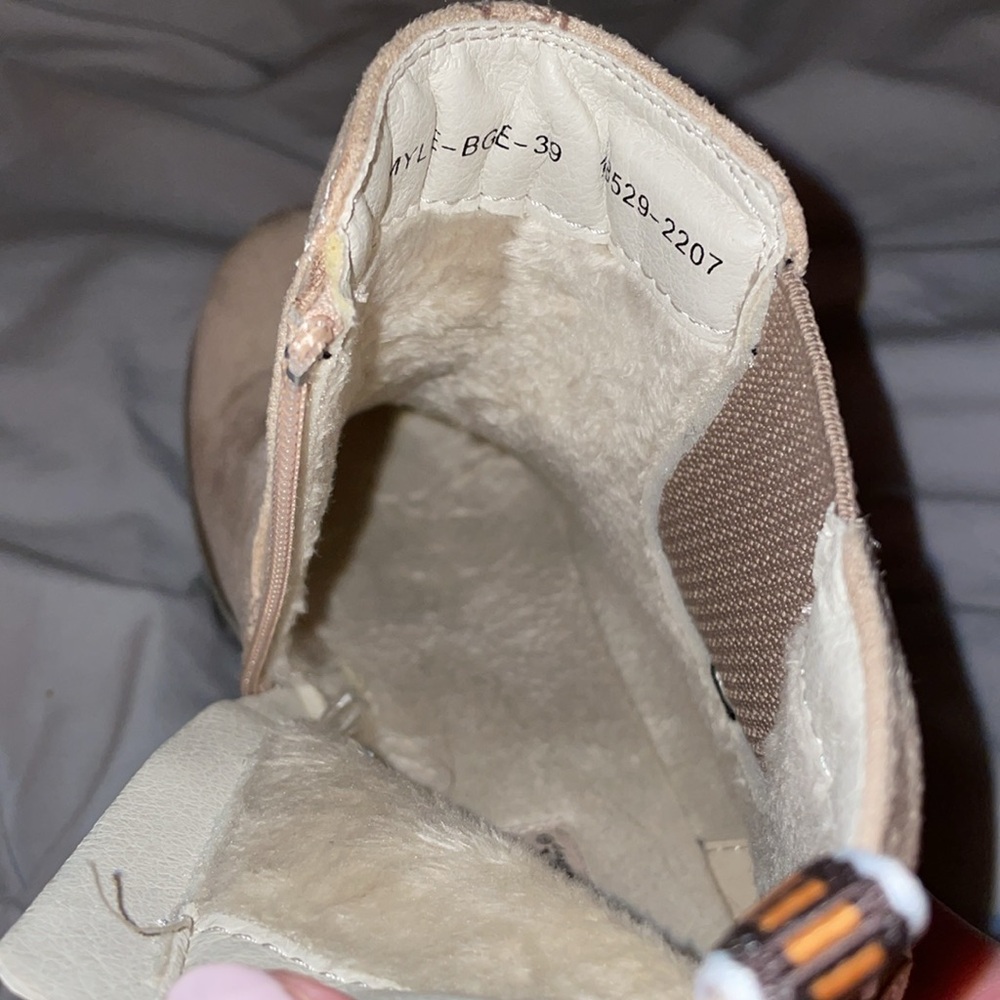 Chelsea Boot - Picture 7 of 7